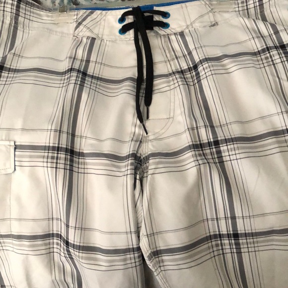 Old Navy NWT Lg Board Shorts velcro fly Net lining ❤️for lower price & shipping - Picture 4 of 8